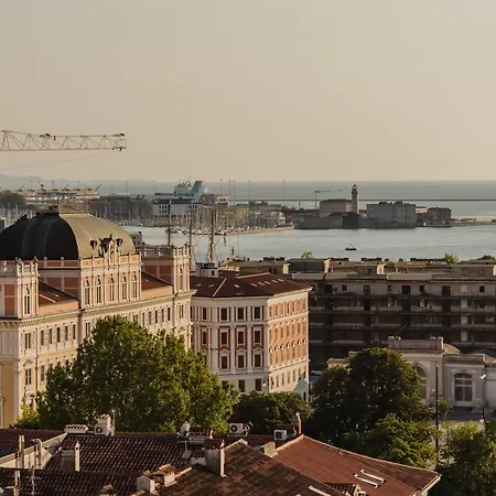 公寓 Casanova Bluelife 的里雅斯特