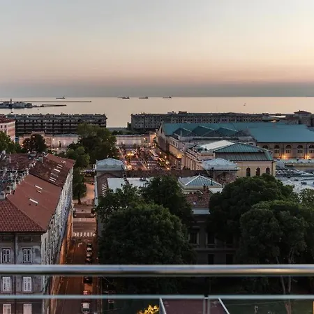 公寓 Casanova Bluelife 的里雅斯特